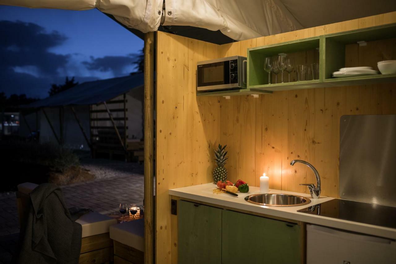 Familienzelt mit 3 Schlafzimmern und Terrasse